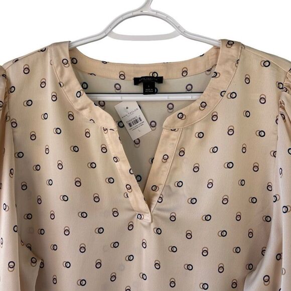 New Ann Taylor Cream Tan Navy Ring Print Blouse Top Elastic Cuff Split Neck Sz L - Picture 2 of 8